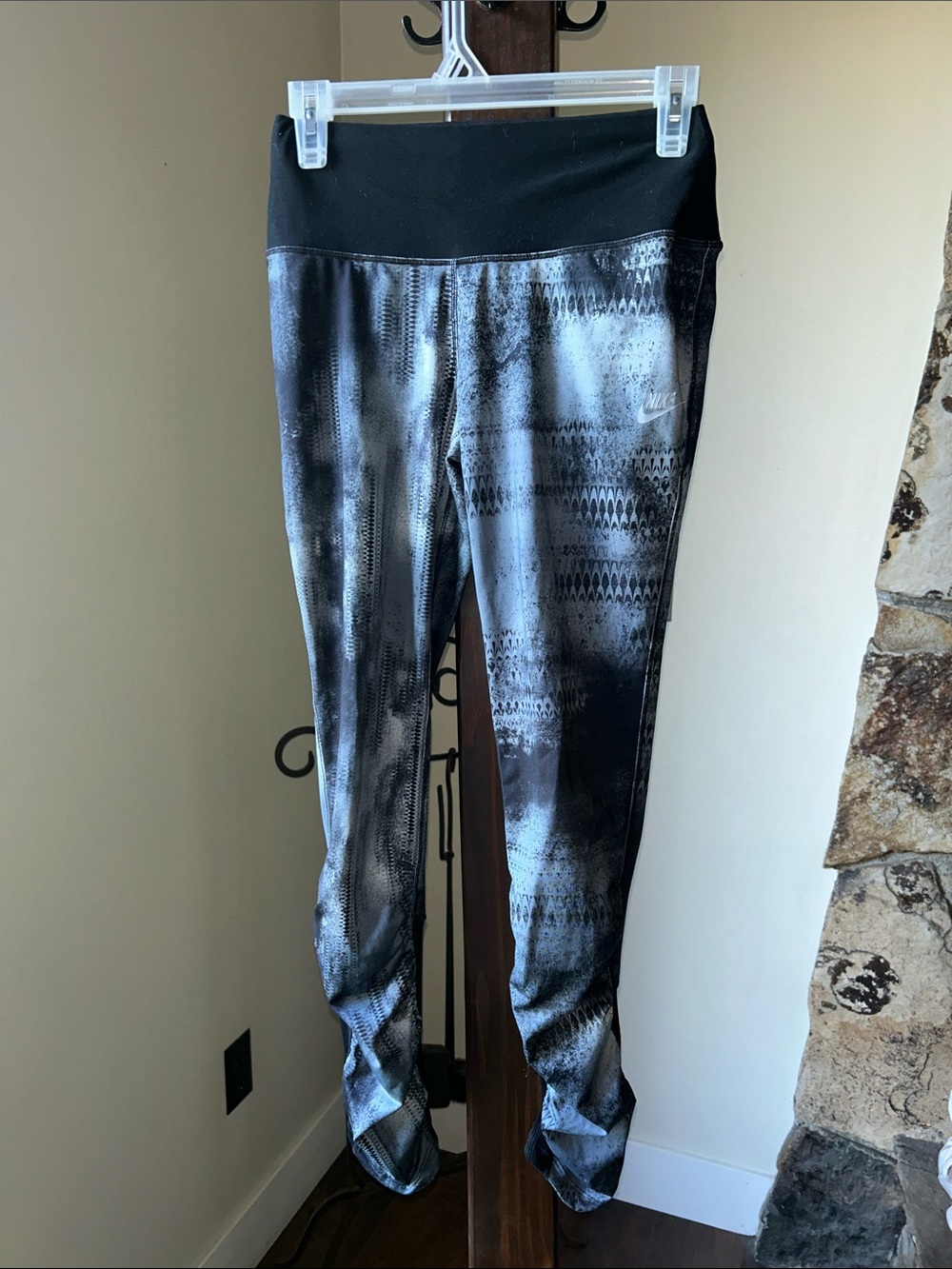 Nike Black & Gray Patterned Girls' Leggings
